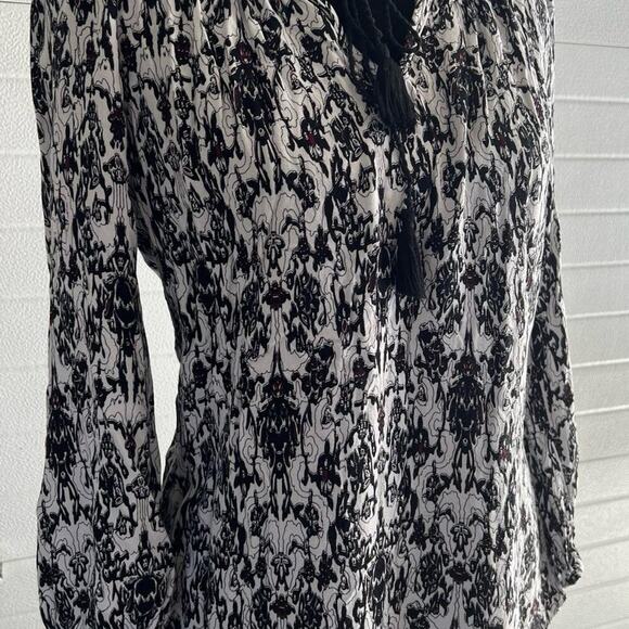 Skulls & spiders, drawstring neck, elastic sleeves women’s top, women's size XS - Picture 11 of 12
